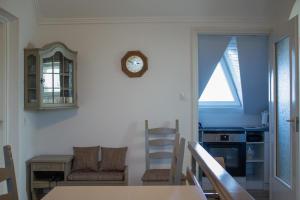 A seating area at Sándor Apartman