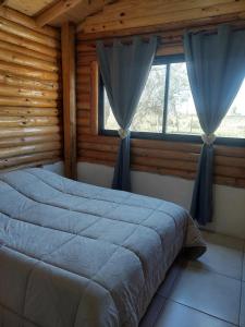 Giường trong phòng chung tại La Victoria Cabaña San Rafael Mendoza