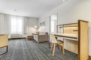 Гостиная зона в TownePlace Suites Mobile +38 фотографий