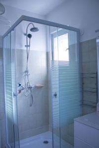 A bathroom at Sándor Apartman