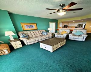 een woonkamer met een bank en een tafel bij Wyndham Ocean Walk Resort 2321 Vacation in Comfort and luxury - 2BR Direct Oceanfront in Daytona Beach