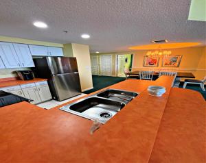 een keuken met een oranje aanrecht met een wastafel bij Wyndham Ocean Walk Resort 2321 Vacation in Comfort and luxury - 2BR Direct Oceanfront in Daytona Beach
