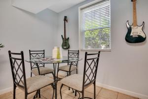 Imagen de la galería de 1 BR Suite w Fenced Backyard - Parking!, en Tucker