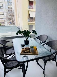 Nápoje v ubytovaní New Modern 2BD aprt with shared rooftop pool B2