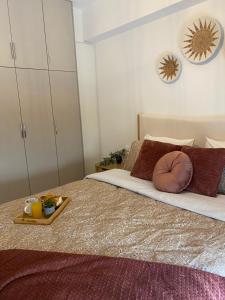 Posteľ alebo postele v izbe v ubytovaní New Modern 2BD aprt with shared rooftop pool B2