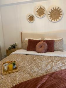 Posteľ alebo postele v izbe v ubytovaní New Modern 2BD aprt with shared rooftop pool B2