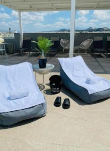 Fotografia z galérie ubytovania New Modern 2BD aprt with shared rooftop pool B2 v Aténach