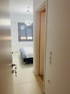 Posteľ alebo postele v izbe v ubytovaní New Modern 2BD aprt with shared rooftop pool B2