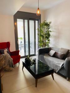 Posteľ alebo postele v izbe v ubytovaní New Modern 2BD aprt with shared rooftop pool B2