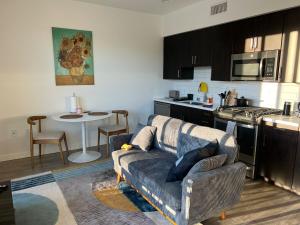 a living room with a couch and a kitchen at Santa Monica Bright Studio with stunning view in Los Angeles
