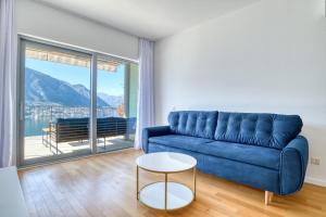 Dobrota Sea View apartment by MN Property的休息区