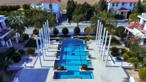 Bassein majutusasutuses Cozy Beachside Apartment with Pool Access - Ideal for Relaxation või selle lähedal