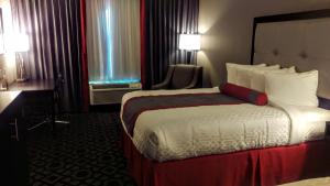 Postel nebo postele na pokoji v ubytování Best Western Plus Laredo Inn & Suites