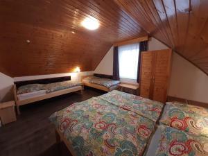 Posteľ alebo postele v izbe v ubytovaní 8 féröhelyes apartman