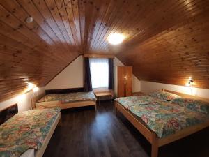 Posteľ alebo postele v izbe v ubytovaní 8 féröhelyes apartman + 6 fotografií