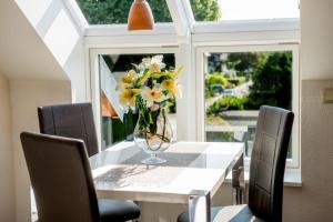 Ein Sitzbereich in der Unterkunft Ferienhaus: Familienunterkunft bis zu 12 Personen - [#125273]