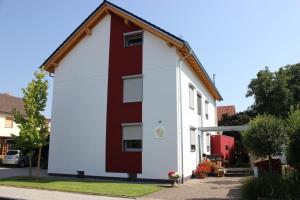 Das Gebäude in dem sich das Ferienhaus befindet