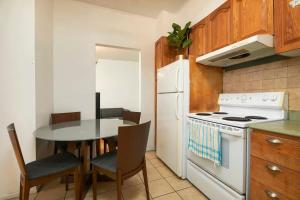 Kuchyň nebo kuchyňský kout v ubytování Beautiful apartment in Downtown