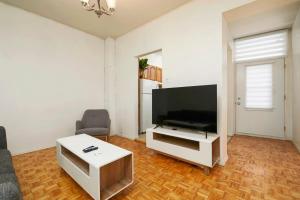 TV a/nebo společenská místnost v ubytování Beautiful apartment in Downtown