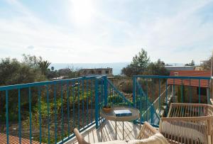 Balkoni atau teres di Peristerona, Olive Manor Boutique Stone- built Stay for 8 people close to Polis and Paphos