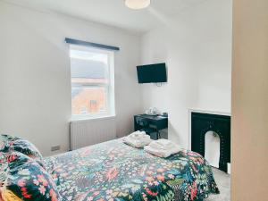 Ένα ή περισσότερα κρεβάτια σε δωμάτιο στο Cozy Room at The Burford Hideaway