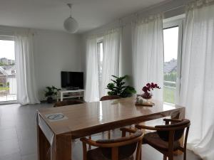 Μια τηλεόραση ή/και κέντρο ψυχαγωγίας στο Apartment by Janzen O