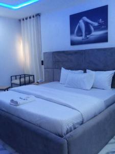 Postel nebo postele na pokoji v ubytování Hotel Padelia Apartment Airport Road Lagos