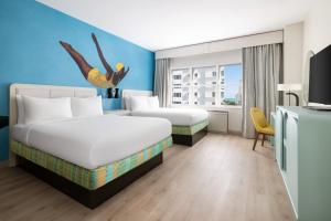 Cama ou camas em um quarto em Hotel Continental Miami Beach, Tapestry Collection by Hilton mais 25 fotos