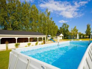 Bazén v ubytování Comfortable holiday homes with a summer pool nebo v jeho okolí