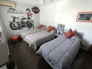 Ένα ή περισσότερα κρεβάτια σε δωμάτιο στο Hostal Del Sol