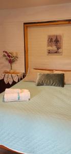 a bedroom with two beds with towels on them at Villa Anita Spa in Piriápolis