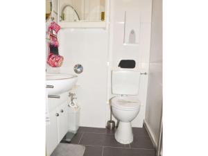 Ένα μπάνιο στο Fewo 91 WHG B 1 in Burhave +5 φωτογραφίες