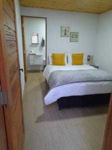 Postel nebo postele na pokoji v ubytování Loft Campos a 12 minutos do centro turistico de Campos do Jordão