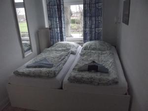 Postel nebo postele na pokoji v ubytování " Ferienhaus Vadersdorf" Wohnung 3