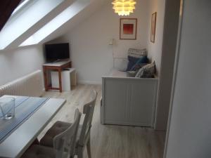 TV a/nebo společenská místnost v ubytování " Ferienhaus Vadersdorf" Wohnung 3