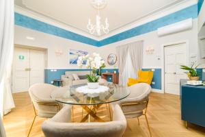 Posezení v ubytování Sirenuse Home & Suites