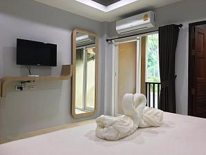 Кровать или кровати в номере Tonsai Bay Resort