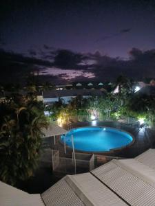 Swimmingpoolen hos eller tæt på Duplex entre mer et golf