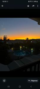 Swimmingpoolen hos eller tæt på Duplex entre mer et golf