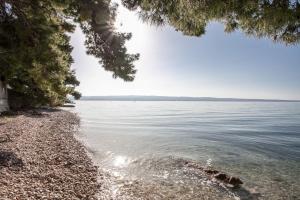 a view of the water from the shore of a beach at Apartment Verica in Krilo