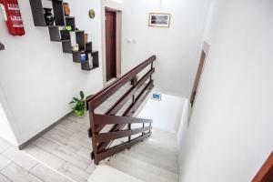 Perpustakaan di apartmen