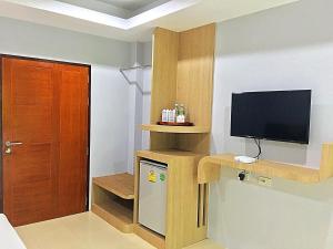 a room with a tv and a small desk with a television at Tonsai Bay Resort in Tonsai Beach