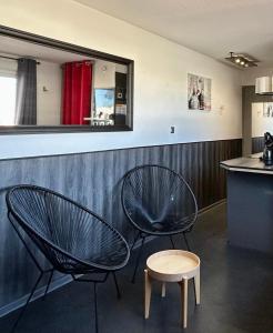 Kuchyň nebo kuchyňský kout v ubytování LE PETIT LIBERT 1 - Votre studio à Port Soleil au Village Naturiste