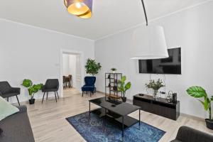 TV a/nebo společenská místnost v ubytování Fast Wifi I 4 min to U3 Zipperer Straße