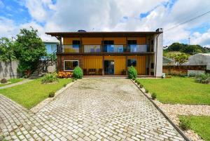 a house with a brick driveway in front of it at Contêiner Exclusivo - Praia da Gamboa - GAR002 in Gamboa +27 photos