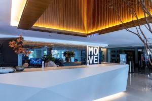 a lobby with a white counter with a no mercy sign at Move #914 - Apartamento Confortável by Carpediem in Tambaú +52 photos