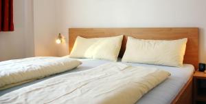 Posteľ alebo postele v izbe v ubytovaní Ski in out! Gemütliche Dachgeschosswohnung