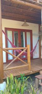 En balkon eller terrasse på Moana Flat bungalow térreo pertinho da praia