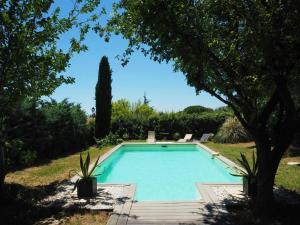 Πισίνα στο ή κοντά στο Cozy Vacation House with Pool, Vernègues