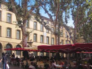 Το κτήριο όπου στεγάζεται  η παραθεριστική κατοικία